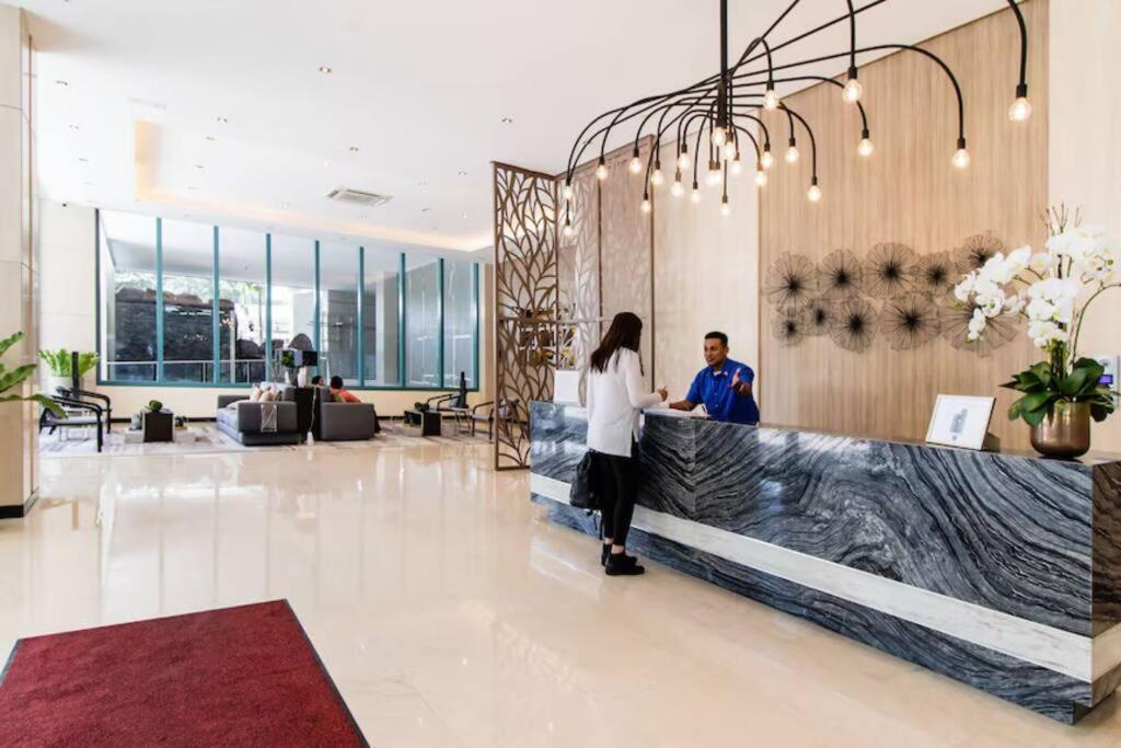 Cozi Urban 1br Beside One Uptown Mall Bgc *